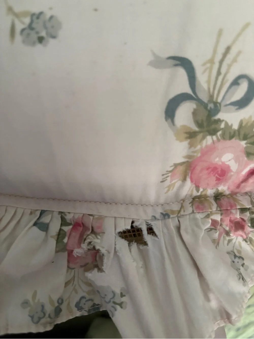 Simply Shabby Chic Pink Ruffle Pilllow Has Flaw See photos